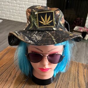 Beautiful Giant cool leaf bucket hat🍃